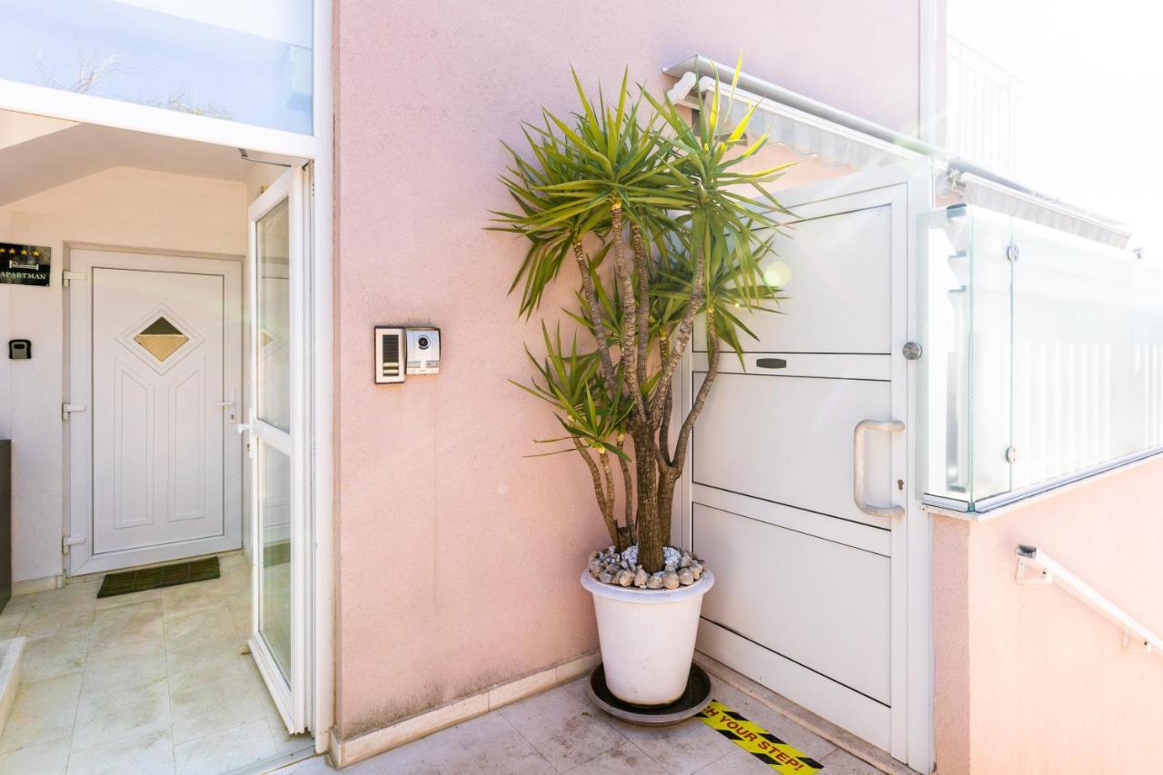Rose Pool Comfort Ragusa